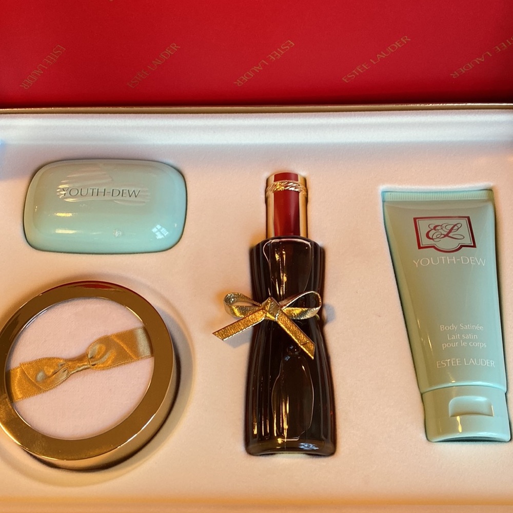 Estée Lauder Youth Dew Perfume Set.